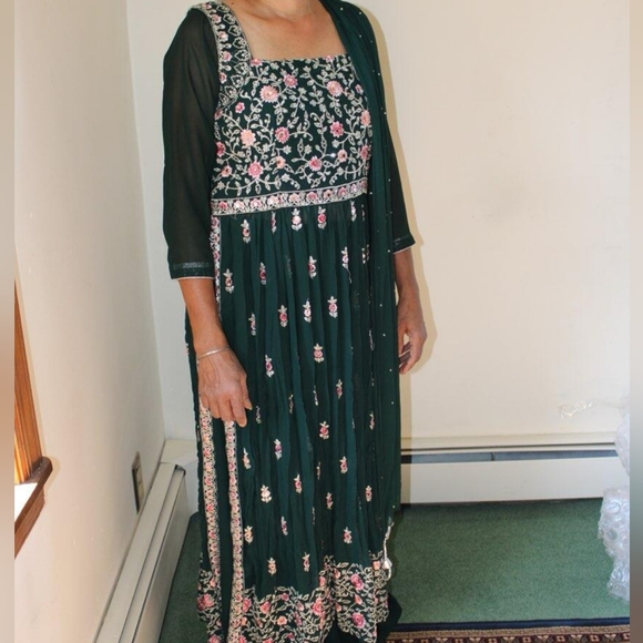 Dresses & Skirts - Elegant Floral Green Indian Dress